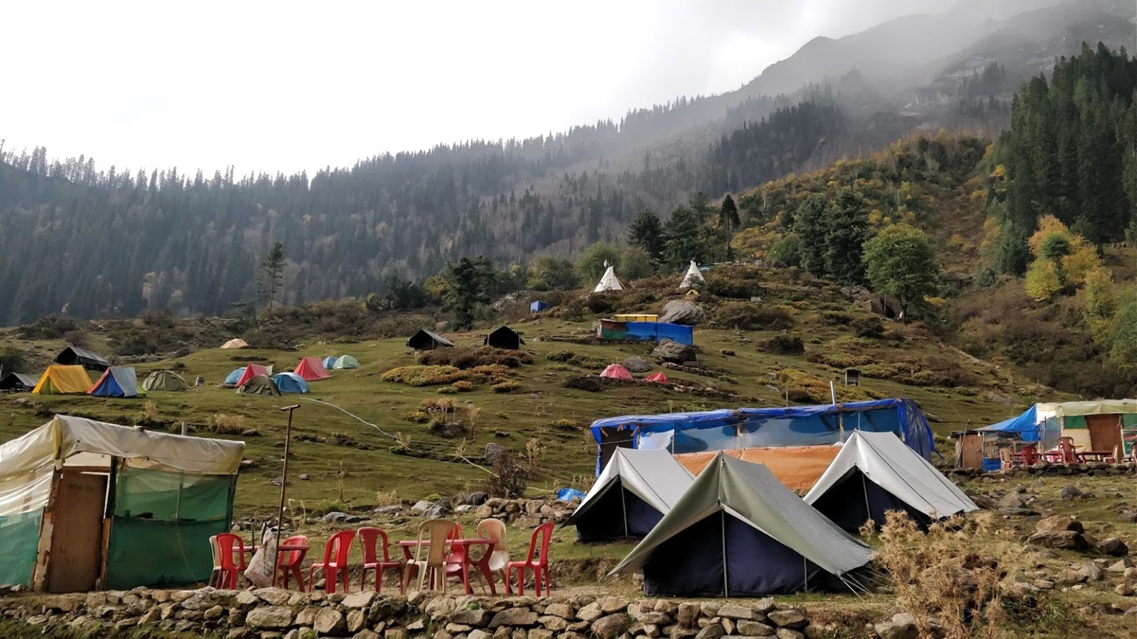 Trek to Kheerganga Hot Spring Pool in Kullu, Himachal Pradesh